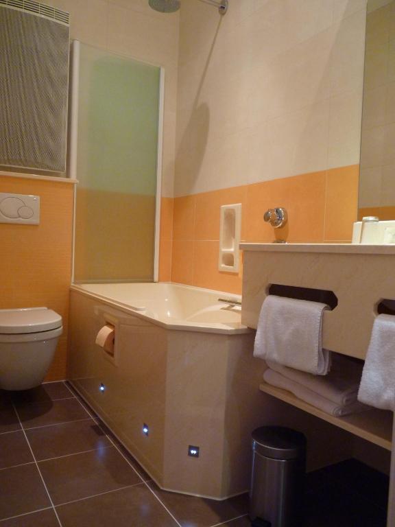 Les Tilleuls Hotel Jupille Eksteriør billede